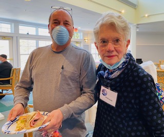 LincolnHealth employee Tim Blair with Auxiliary volunteer, Maria Doelp.