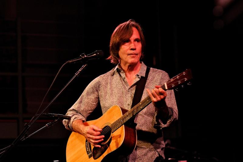 Jackson Browne’s November 2003 benefit concert. Robert Mitchell photo