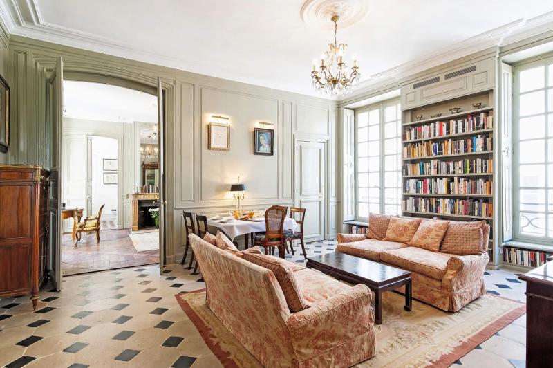 Paris apartment. Courtesy of Julien Hauscherr/Haven In Italy Seaside: Beautiful Liguria and Veggies to Table