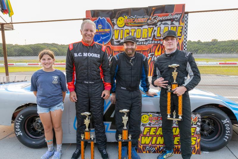 Pro Stock top 3, from left: Jr. Official Alea Smith, Kelly Moore, Jamie Wright and Dan McKeage, Jr. Jasen Dickey Photography