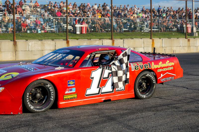 Eddie MacDonald won the 30-lap Last Chance Qualifier, advancing him into the Boss Hogg 150. Jasen Dickey Photography