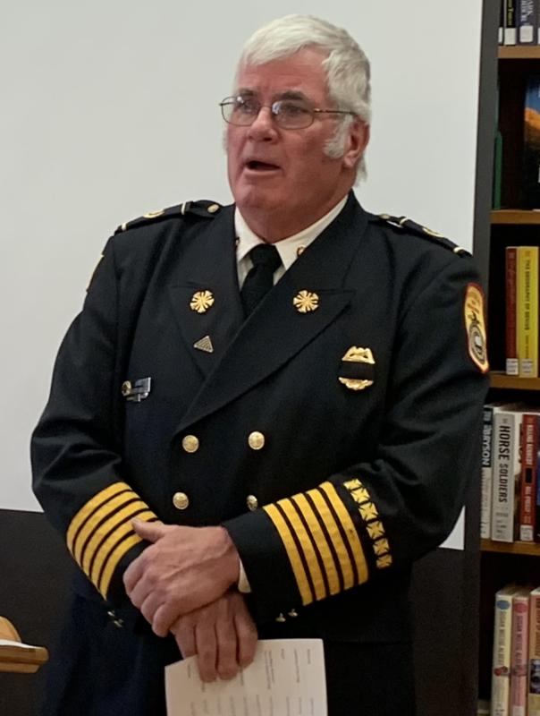 Fire Chief Gerry Gamage led the audience in singing "God Bless America" and "You're A Grand Old Flag” during the Veterans Day ceremony. BILL PEARSON/Boothbay Register Fire chief