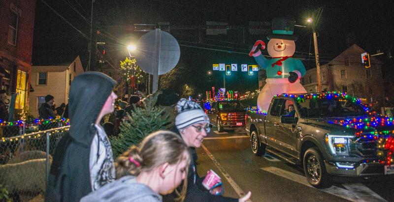 A Merry & Bright Light Parade, winding through Wiscasset Village, escorts Santa to his Workshop on Friday, Dec. 6, starting at 5 p.m., as part of Wiscasset Holiday Marketfest. Bob Bond photo A Merry & Bright Light Parade, winding through Wiscasset Village, escorts Santa to his Workshop on Friday, Dec. 6, starting at 5 p.m., as part of Wiscasset Holiday Marketfest. Bob Bond photo