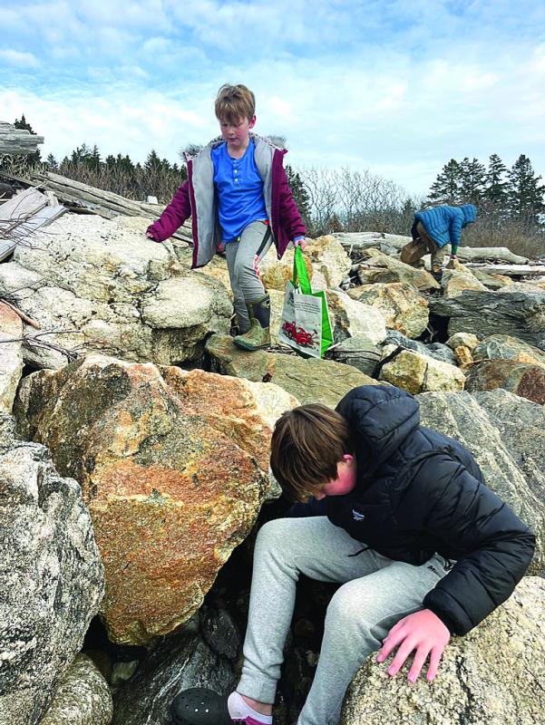 SCS students search for items to decorate their wreaths. Courtesy of Eileen Higgins Searching