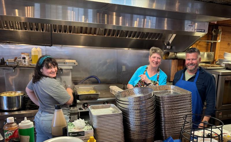 Joanna Breen, Caroline and Buzz Makarewicz in the kitchen at Community Lunch. Lisa Hallinan photo Joanna Breen, Samantha Fields and Buzz Makarewicz in the kitchen at Community Lunch. Lisa Hallinan photo