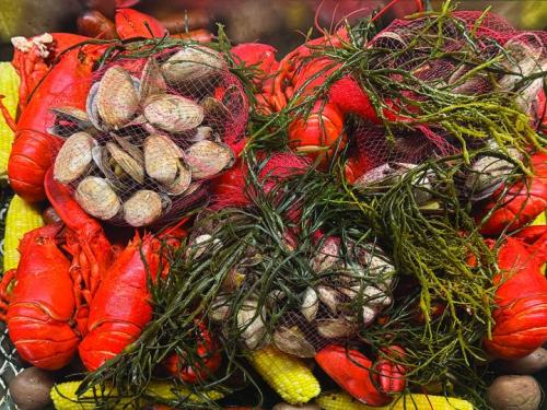Lobster Bakes to go!
$100 per person
(plus tax & gratuity)
minimum order of 6 people
Please call ahead (207-380-3818)
pick up or locally delivered
Cup New England Clam Chowder
1 ½ Lb Maine Lobster
½ Lb Shellfish of The Day
Corn on The Cobb
New Potatoes
Sausage of The Day
Blueberry Pie Mine Oyster Waterfront Dining & Night Club with LIVE entertainment