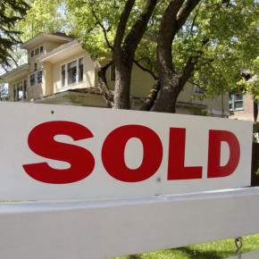 Photo credit: MetroCreative sold sign outside of a house.