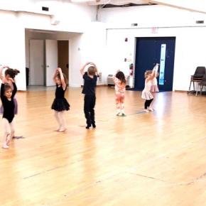 Y Arts ballet teacher Imij Armstead shows her class of Itty Bittys basic ballet moves. JANE CARPENTER/Boothbay Register