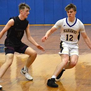 Peyton Barter running the offense. KEVIN BURNHAM/Boothbay Register