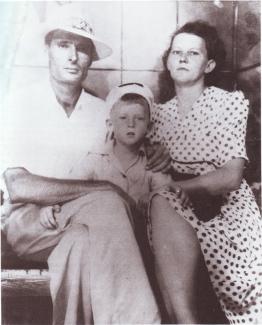 Jerry Lee Lewis and his parents.