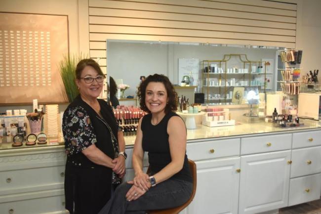Linda Forgues, left, and her daughter, Lauren Albaum. Courtesy of LCN