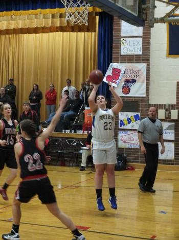 Allison Crocker puts up a jumpshot against Wiscasset. Crocker led Boothbay with 14 points. RYAN LEIGHTON/Boothbay Register