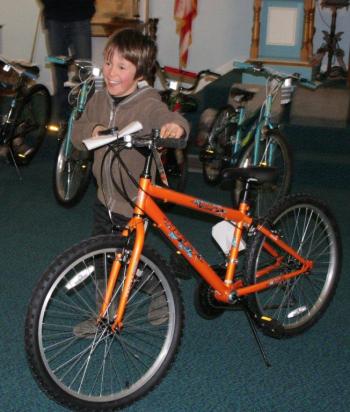 Charlie Moss shows his pleasure in earning one of the 21 bicycles from area Masons through the summer reading program offered at the Boothbay Harbor Memorial Library. KEVIN BURNHAM/Boothbay Register Charlie Moss shows his pleasure in earning one of the 21 bicycles from area Masons through the summer reading program offered at the Boothbay Harbor Memorial Library. KEVIN BURNHAM/Boothbay Register