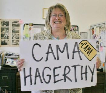 Cama Hagerthy holds the cue card used on “The Price Is Right” when she was called down to contestants row. KEVIN BURNHAM/Boothbay Register
