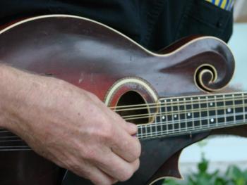 Closeup view of the mandolin-playing of Wiscasset's Chris Lannon. SUSAN JOHNS/Wiscasset Newspaper