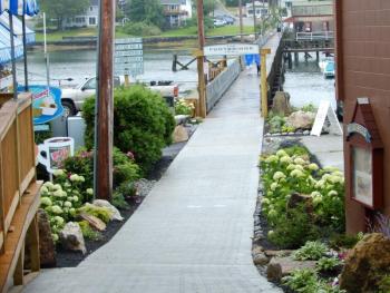This new, inviting western entrance to the footbridge is the result of a joint community and municipal effort, spearheaded by the late Charlie Rowe’s daughters in his memory. SUE MELLO/Boothbay Register