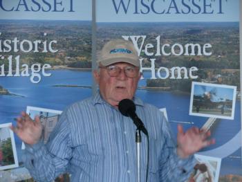 Famed defense attorney F. Lee Bailey speaks August 5 about the military start to his legal career. Bailey used to keep a plane at the Wiscasset Municipal AIrport. SUSAN JOHNS/Wiscasset Newspaper