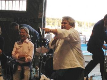 Sold! Ralph Smith auctions off 100 oysters. RYAN LEIGHTON/Boothbay Register