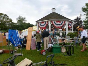The flea market on the Boothbay Common is filled with early-morning shoppers looking for a bargain at the 56th annual Boothbay Harbor Rotary Club auction. KATRINA CLARK/Boothbay Register The flea market on the Boothbay Common is filled with early-morning shoppers looking for a bargain at the 56th annual Boothbay Harbor Rotary Club auction. KATRINA CLARK/Boothbay Register