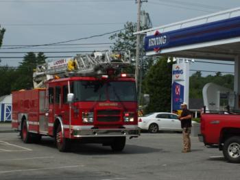 Boothbay Harbor Fire Department showed up to Irving gas station after smoke was reported from inside the building on August 13. RYAN LEIGHTON/Boothbay Register