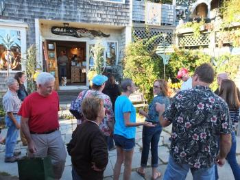 Wine and “pigs in a blanket” greeted the crawlers at  Coco Vivo Fine Art in Boothbay Harbor. RYAN LEIGHTON/Boothbay Register