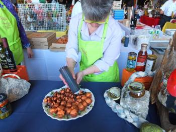 KIM MARTIN prepares her prize-winning lobster bite. SUZI THAYER/Boothbay Register