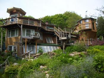The solar home of Trudy and Michael Mayhew and headquarters of Heliotropic Technologies at 60 Campbell Street, Boothbay Harbor. Courtesy of Michael Mayhew