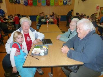 Magen Burge eats lunch with her grandmother, Sue Burge, and out-of-town “almost” relatives from Massachusettes. KATRINA CLARK/Boothbay Register