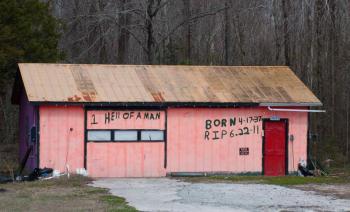 This pink house made Barlow “fall in love with America.” Courtesy of Bruce Barlow