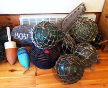 THERE’S A LOT of blue/green hued Japanese floating balls to choose from at Nauticalia. SUZI THAYER/Boothbay Register