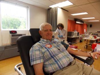 Hobie Ellis, donating pure red blood cells at the Aug. 21 blood drive. KATRINA CLARK/Boothbay Register