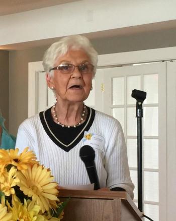 Piet Harris, service records chair, recognizes the volunteers at the luncheon. KATRINA CLARK/Boothbay Register