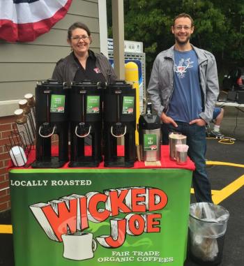 Kari and Bill Guddeck of Wicked Joe Coffee serve customers outside the Boothbay Harbor Hannaford. SUZI THAYER/Boothbay Register