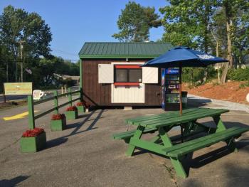 The Cook’s Corner in Damariscotta has a drive-thru window and picnic tables. SUZI THAYER/Boothbay Register