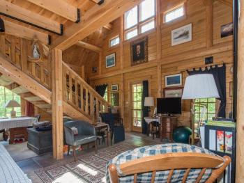 The interior of Seaward’s home offers plenty of natural light, radiant heat floors and natural wood surroundings. Courtesy of Jonathan Tindal