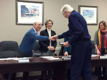 Palmer Payne shakes hands with Vice Chairman Bill Hamblen. KATRINA CLARK/Boothbay Register