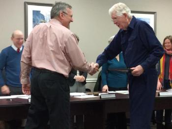Palmer Payne shakes hands with Selectman Russ Hoffman. KATRINA CLARK/Boothbay Register
