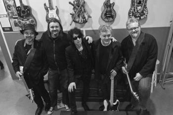 Peter Wolf and The Midnight Travelers