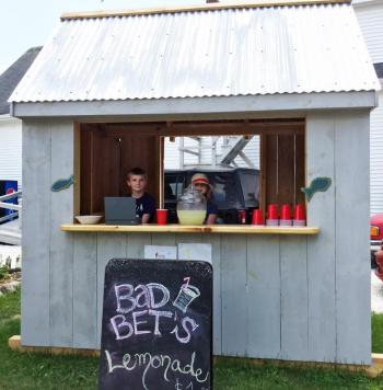 Bad Bet’s Lemonade stand. SUZI THAYER/Boothbay Register