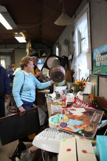 Browsing. SUE MELLO/Boothbay Register