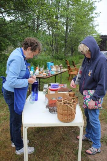 Unique baskets are among the yard sale’s treasures. Sally Sewall helps a customer with her purchases. SUE MELLO/Boothbay Register