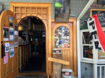 The door at The World is Mine Oyster is almost always open. SUZI THAYER/Boothbay Register