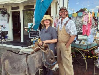 Katherine and Martyn Dunn and one of their “misfits,” Pino the mini donkey, were a big draw at the first Wiscasset Art Walk of 2016. SUZI THAYER/Wiscasset Newspaper