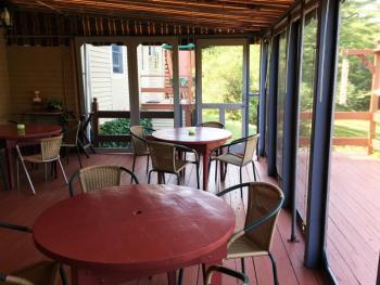 The screened-in dining porch at the Squire Tarbox Inn & Restaurant. SUZI THAYER/Boothbay Register