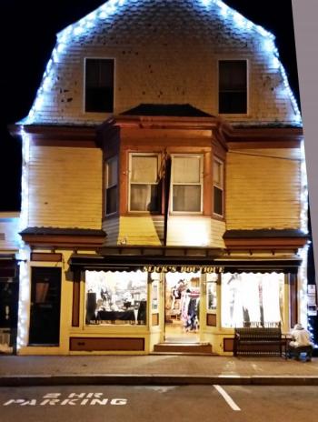 Last week, volunteers helped Andy and Adele Bielli hang the 25 globe lights they made to adorn their Boothbay Harbor shop, Slick’s. Courtesy of Adele Bielli