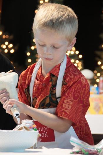 Pastry bag piping perfection. DIANE DORBIN/Boothbay Register Gingerbread 101
