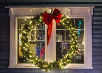 A window wreath. Courtesy of Michael Leonard