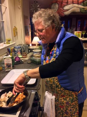 Mimi fries shrimp. SUZI THAYER/Boothbay Register