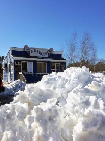 Sarah’s Scoops opened on St. Patrick’s Day despite the cold temperatures and the big pile of snow out front. SUZI THAYER/Boothbay Register