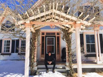 Jeff Savastano at the East Boothbay home he shares with wife Adele Bielli. SUZI THAYER/Boothbay Register